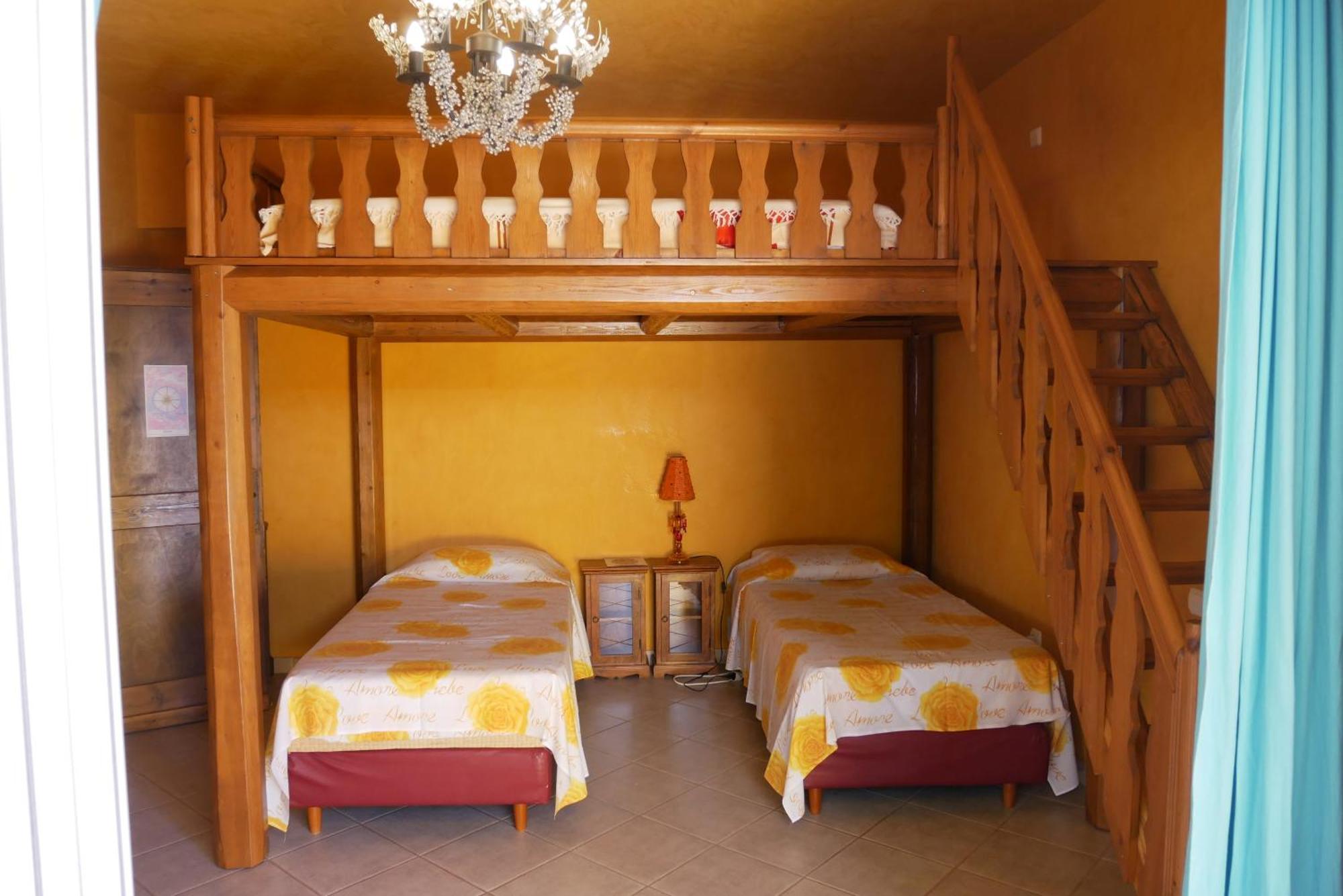 Casa Di Luce Bed and Breakfast Agia Marina  Exteriör bild