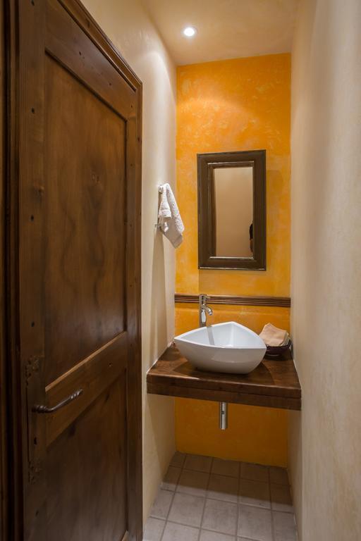 Casa Di Luce Bed and Breakfast Agia Marina  Exteriör bild